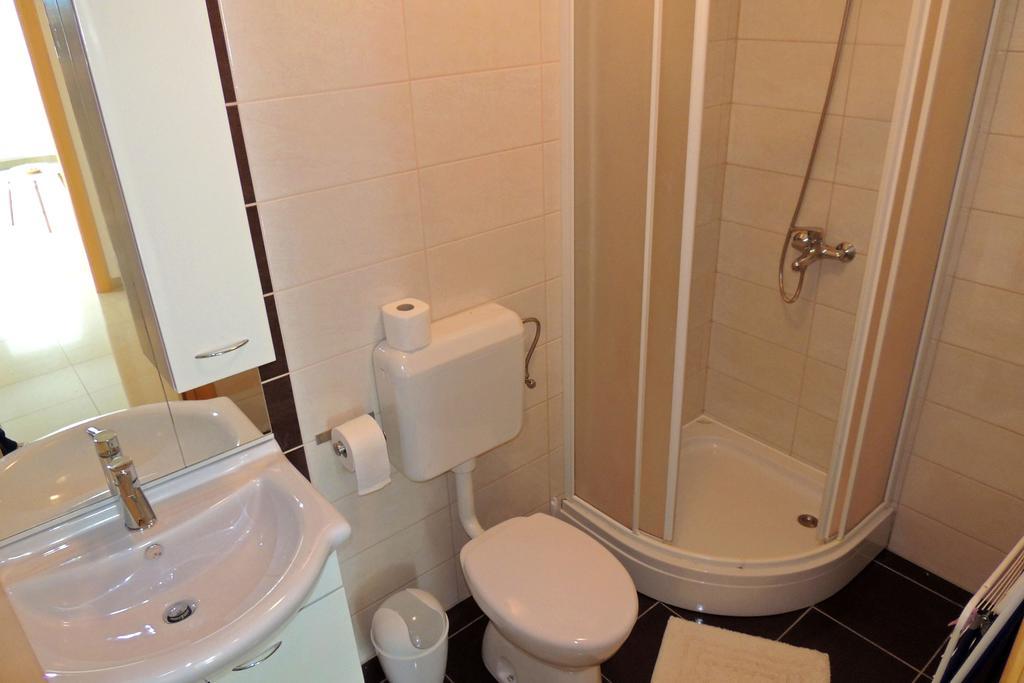 Private Accommodation Kirincic Vrh  Екстер'єр фото
