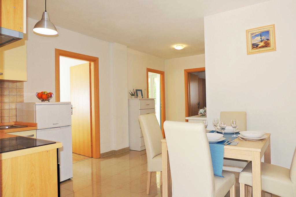 Private Accommodation Kirincic Vrh  Екстер'єр фото